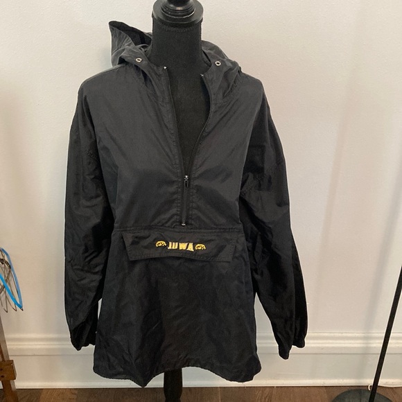 vesi sportswear Other - Vintage Lightweight Iowa Hawkeyes Pullover Front Pocket Jacket